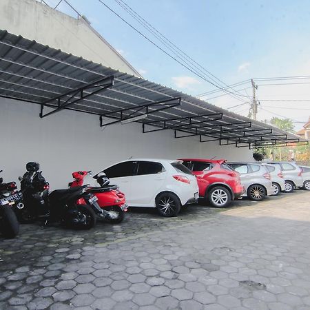 D'Paragon Pringwulung Maguwo Buitenkant foto