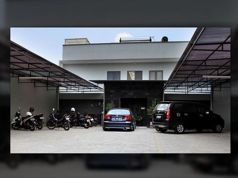 D'Paragon Pringwulung Maguwo Buitenkant foto