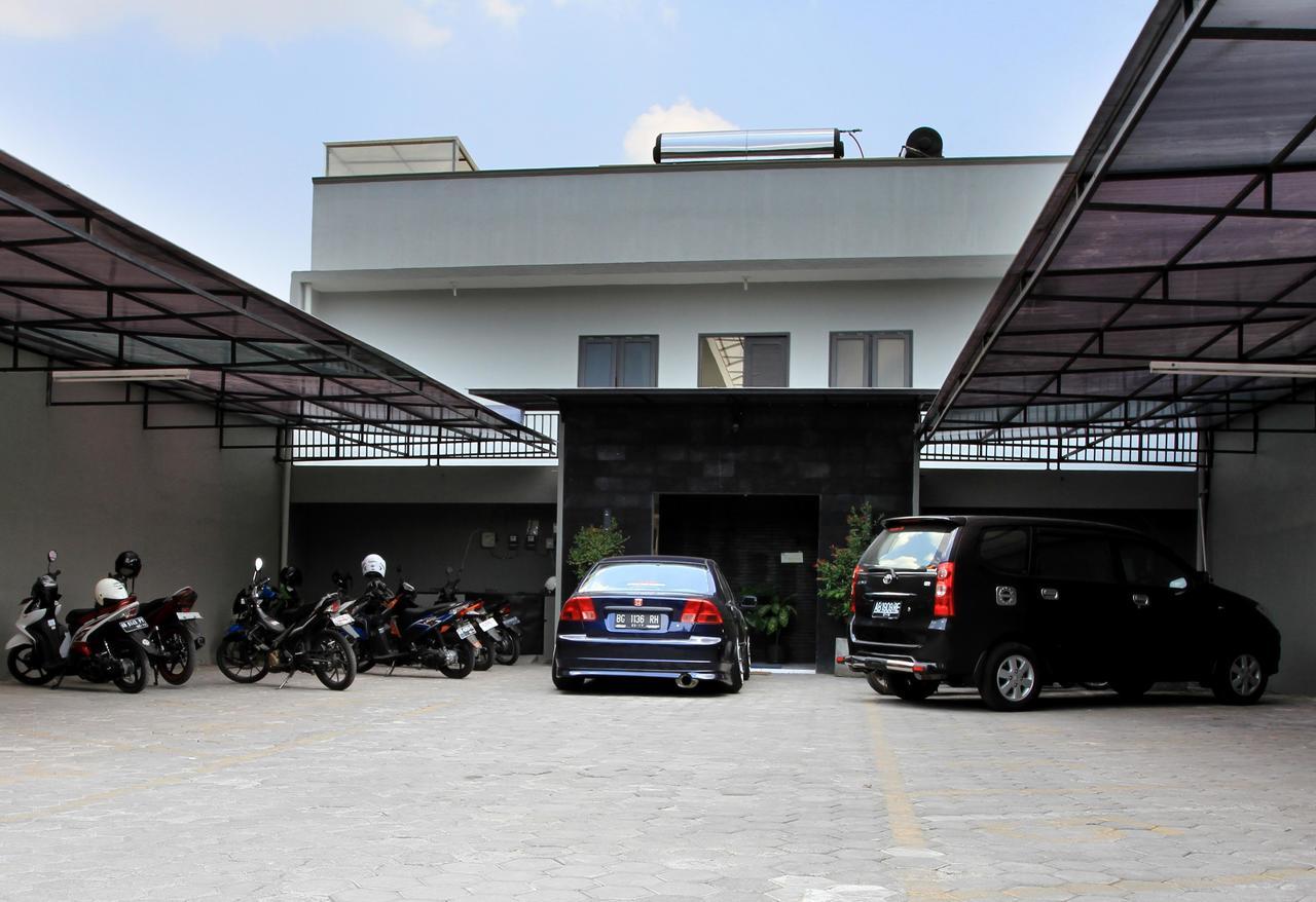 D'Paragon Pringwulung Maguwo Buitenkant foto