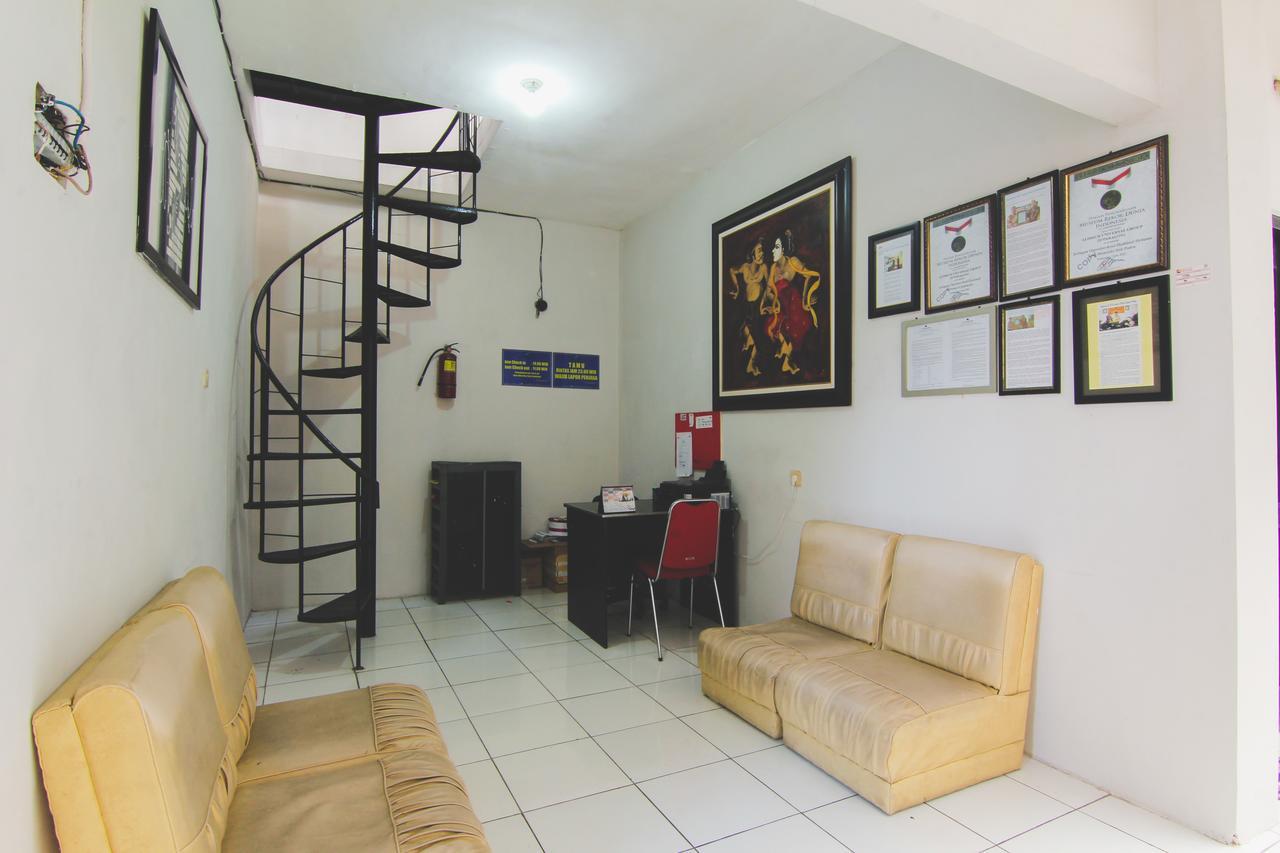 D'Paragon Pringwulung Maguwo Buitenkant foto